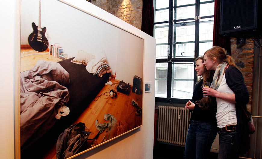 Die Begleitausstellung zur Kampagne startete in Nachbarschaft zur Annie Leibovitz Ausstellung in der  Galerie c/o Berlin