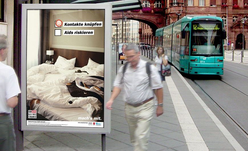 Insgesamt 16 Motive kommen auf 65.000 Citylights und 18/1 Plakaten zum Einsatz sowie auf 1,5 Millionen Postkarten, auf Ambient-Medien und im Internet.
