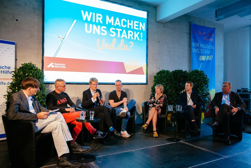kakoii Geschäftsführer Stefan Mannes auf der Podium. Positive Begegnungen - Konferenz der DAH in Kassel